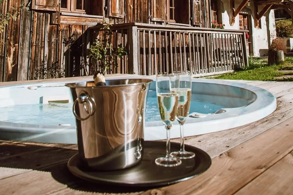 Woodlands Chalets - Farmhouse La Desmeuniere